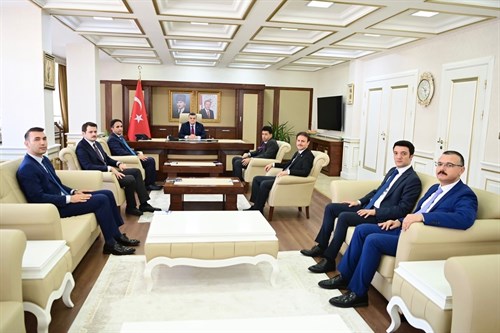 Valimiz Sayın Dr. Mustafa Özarslan, Vali Yardımcıları ve İlçe Kaymakamlarını makamında kabul etti.